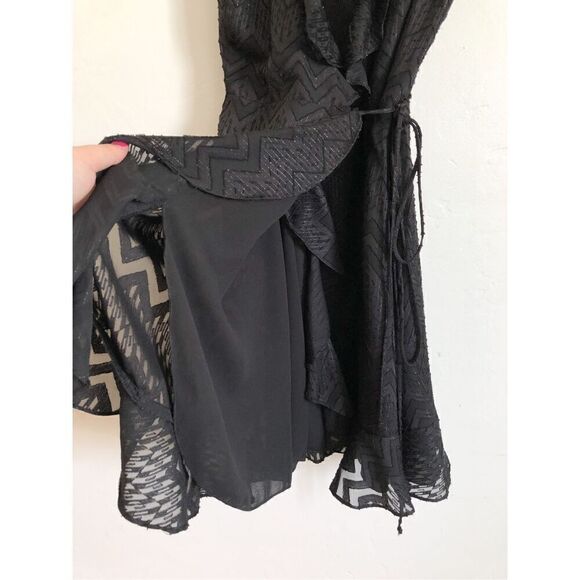 Wayf sleeveless chevron wrap dress size small - Picture 4 of 13